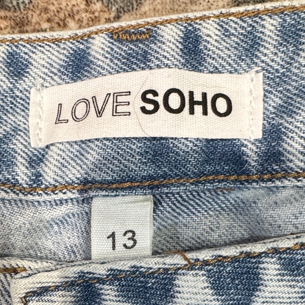 Light Blue Straight Leg Jeans with Pink Details - Picture 3 of 5